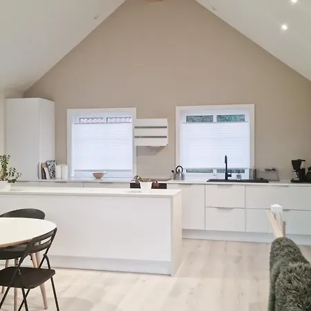 3 Bedroom Amazing In Holiday home