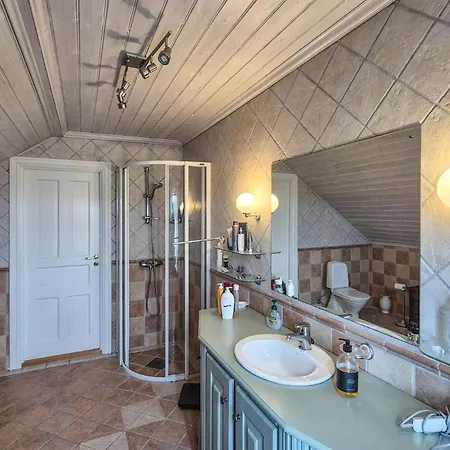 Feriehus Stunning In With House Sea View *