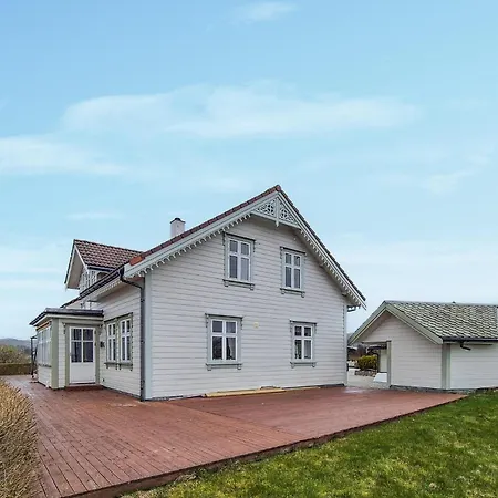 Feriehus Stunning In With House Sea View *