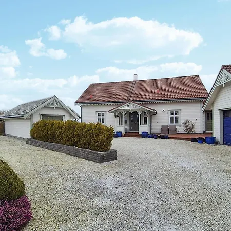 Feriehus Stunning In With House Sea View